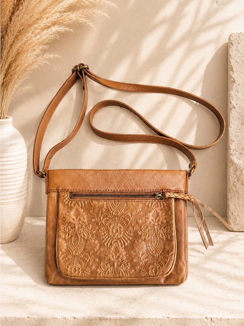 ✨ The Sak Shoulder Bag Tan Embossed Leather Crossbody Purse ✨